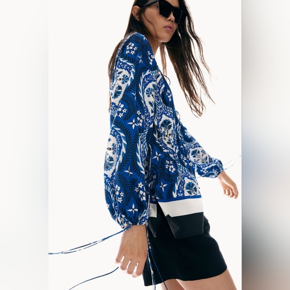 H&M Blue and White Patterned Drawstring Blouse Size X-Large - Picture 9 of 9